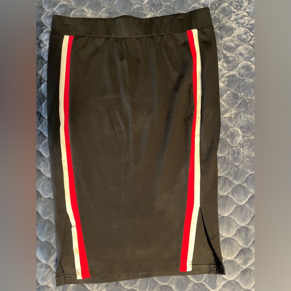 Torrid pencil skirt, very form fitting. Size 0.